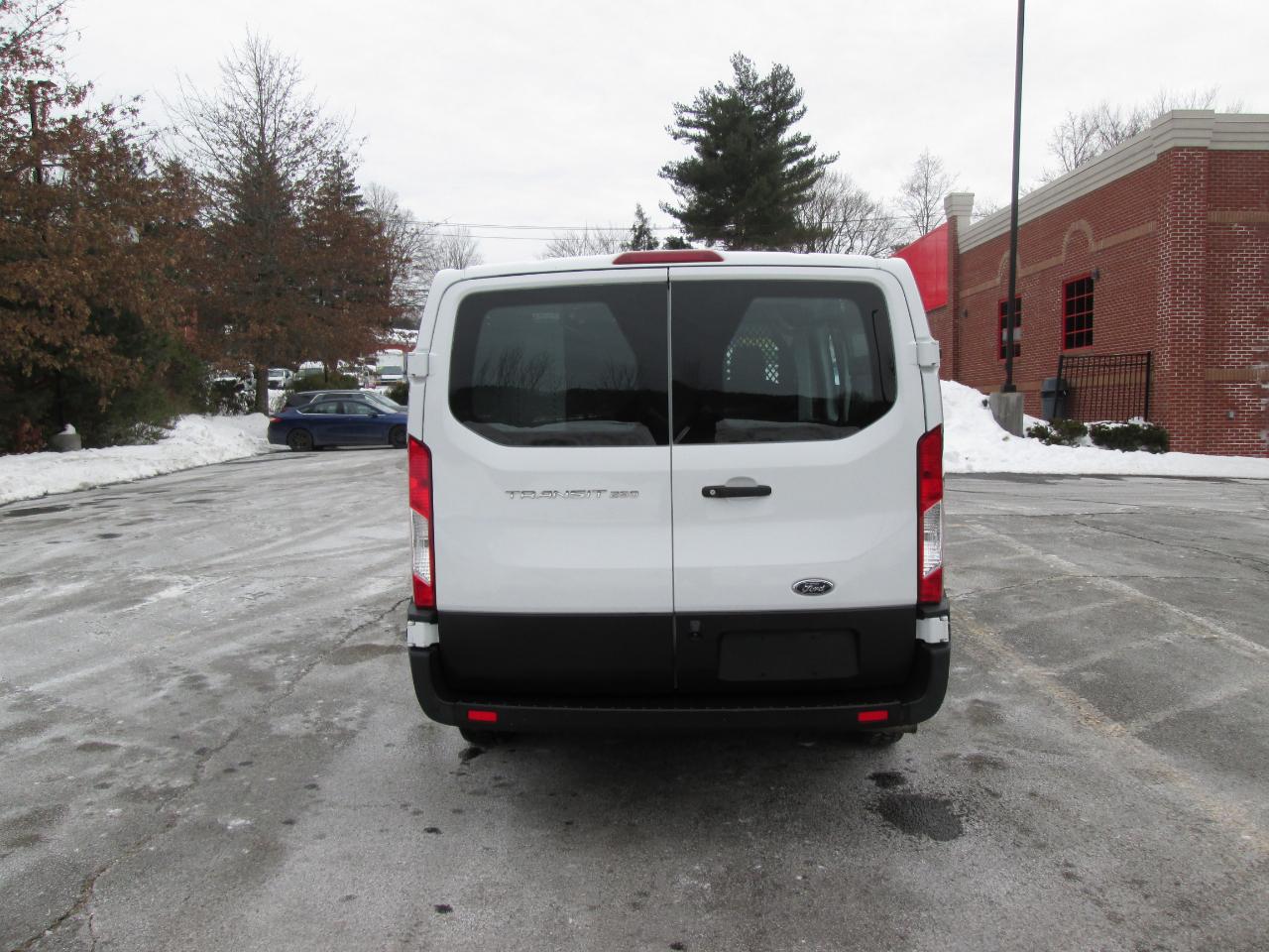 Ford Transit 250 Van Low Roof w/Sliding Pass. 130-in. WB 2020