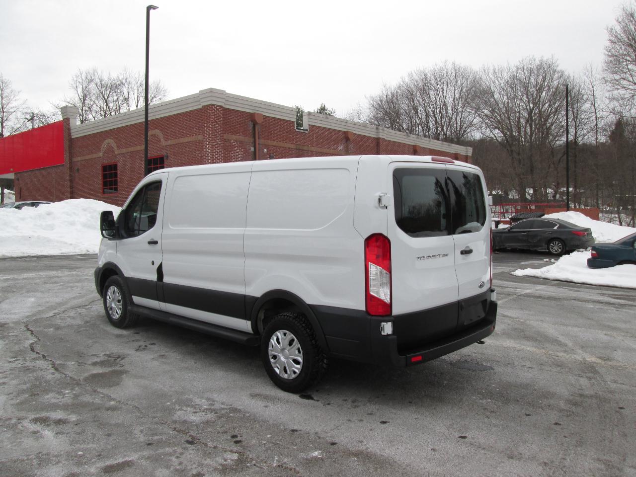 Ford Transit 250 Van Low Roof w/Sliding Pass. 130-in. WB 2020