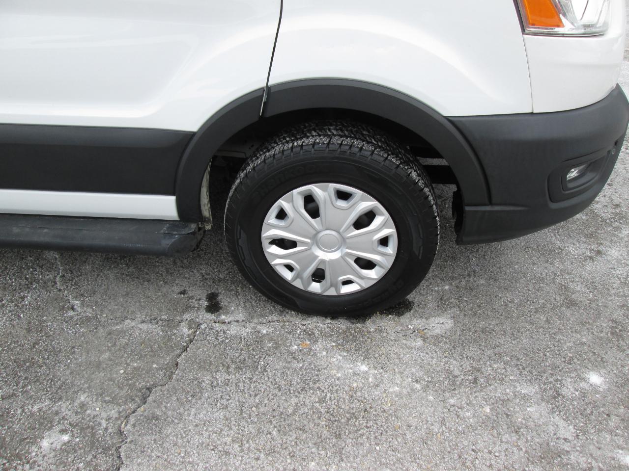 Ford Transit 250 Van Low Roof w/Sliding Pass. 130-in. WB 2020