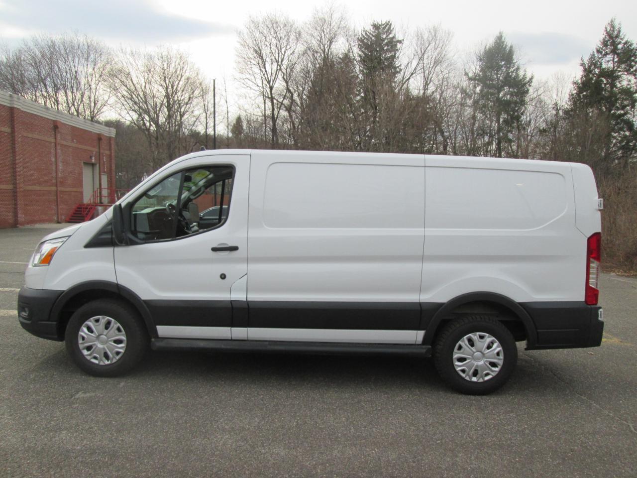 Ford Transit 250 Van Low Roof w/Sliding Pass. 130-in. WB 2020