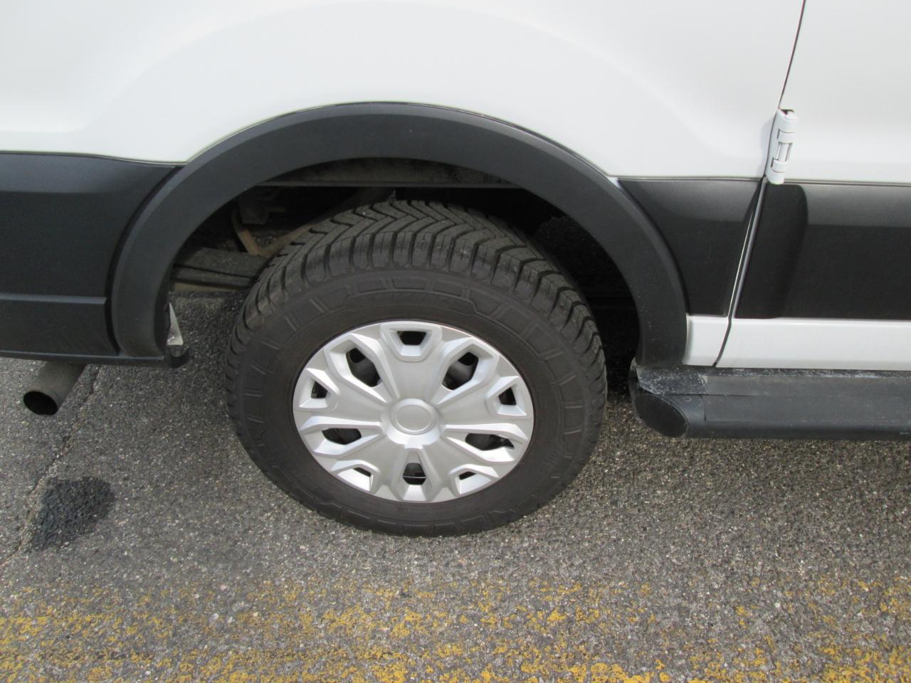 Ford Transit 250 Van Low Roof w/Sliding Pass. 130-in. WB 2020