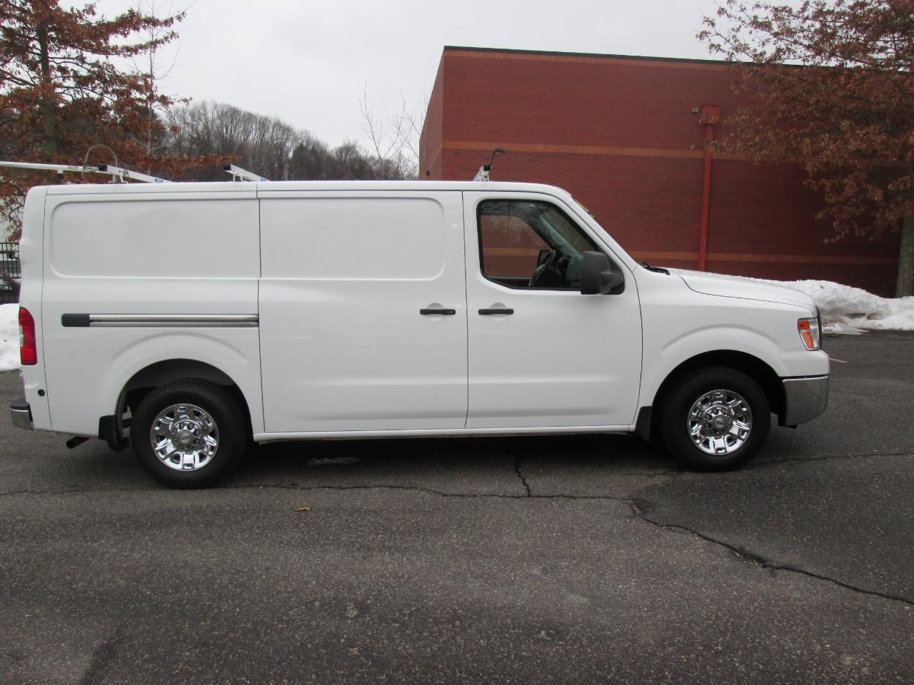 Nissan NV Cargo 2500 HD S V6 2021