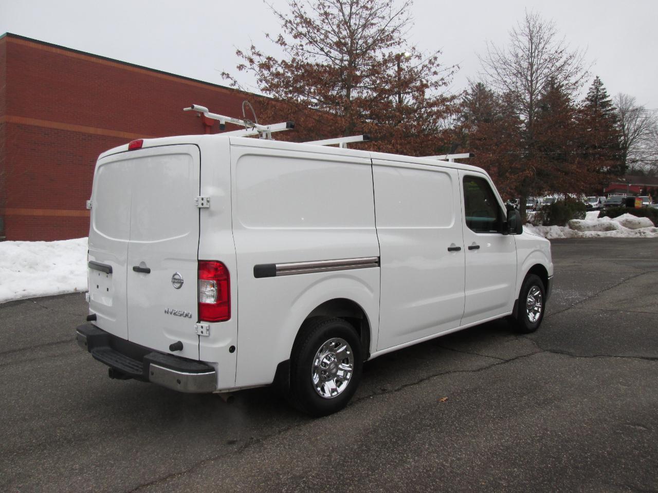 Nissan NV Cargo 2500 HD S V6 2021