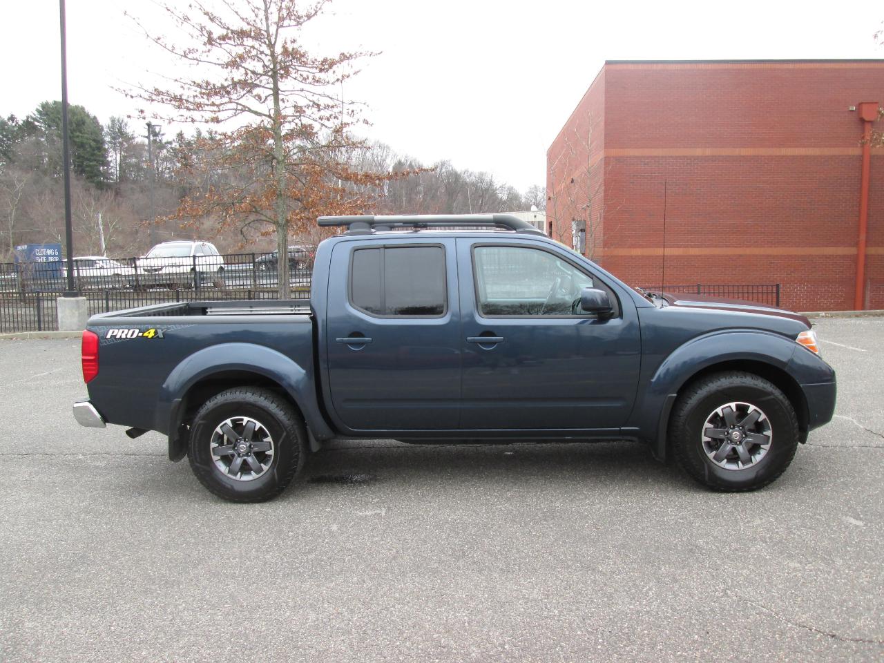 Nissan Frontier PRO-4X Crew Cab 5AT 4WD 2015