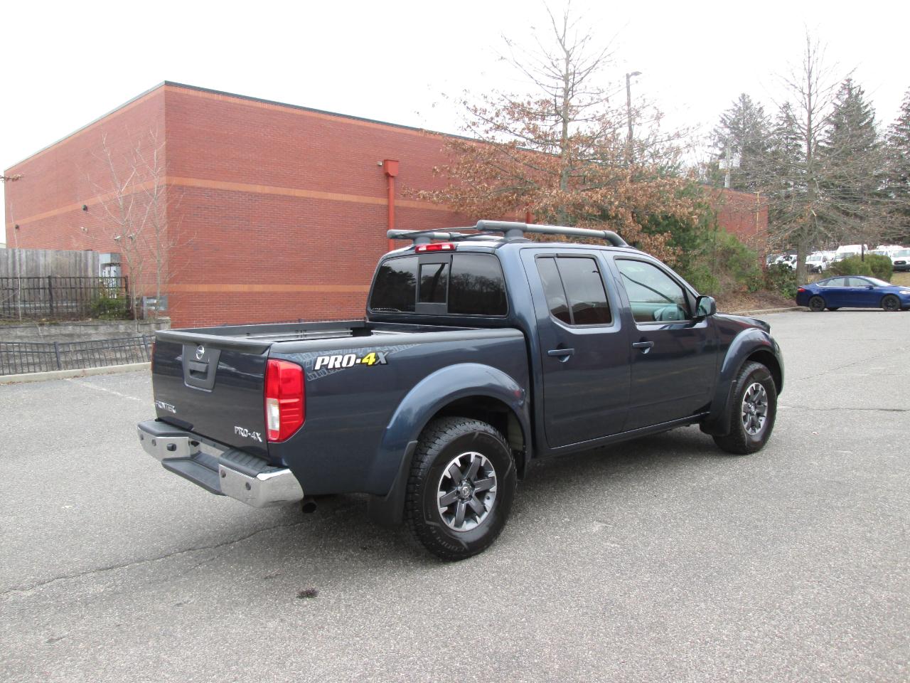 Nissan Frontier PRO-4X Crew Cab 5AT 4WD 2015