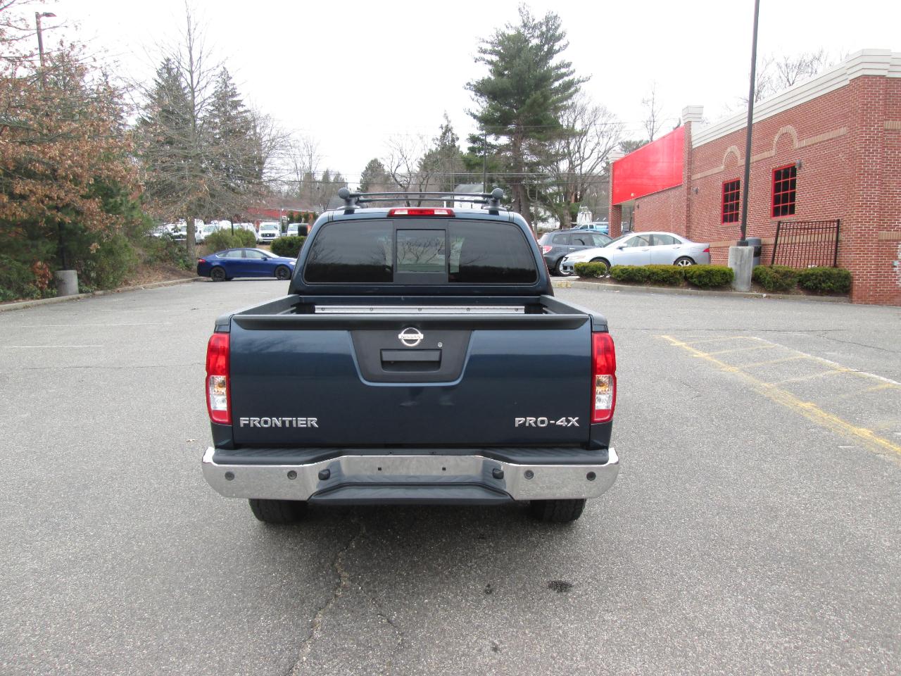Nissan Frontier PRO-4X Crew Cab 5AT 4WD 2015