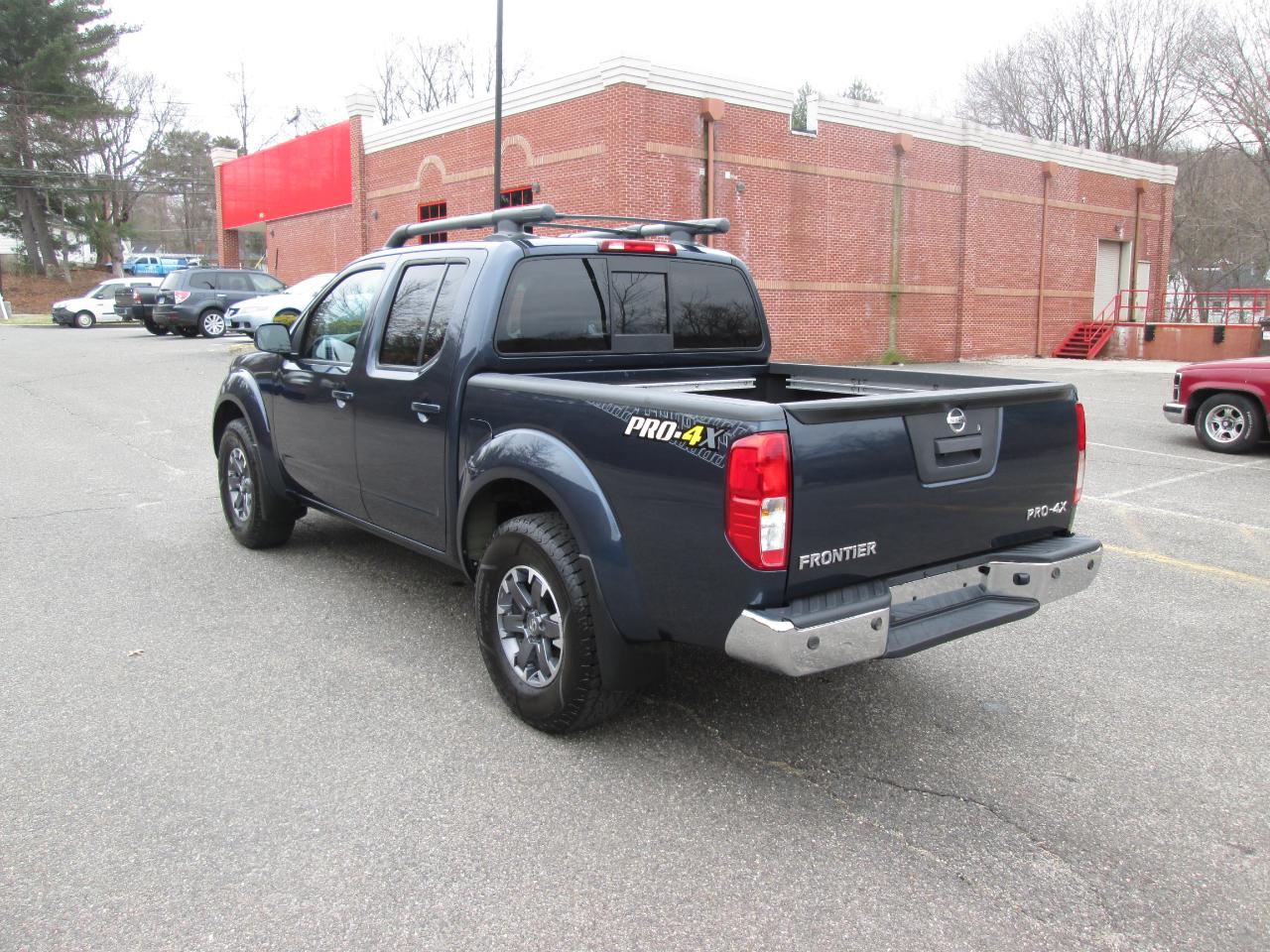 Nissan Frontier PRO-4X Crew Cab 5AT 4WD 2015