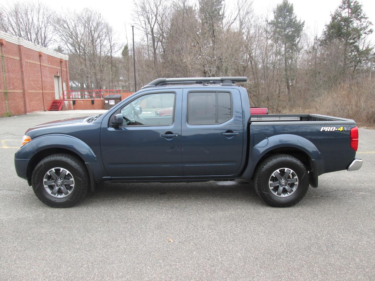 Nissan Frontier PRO-4X Crew Cab 5AT 4WD 2015