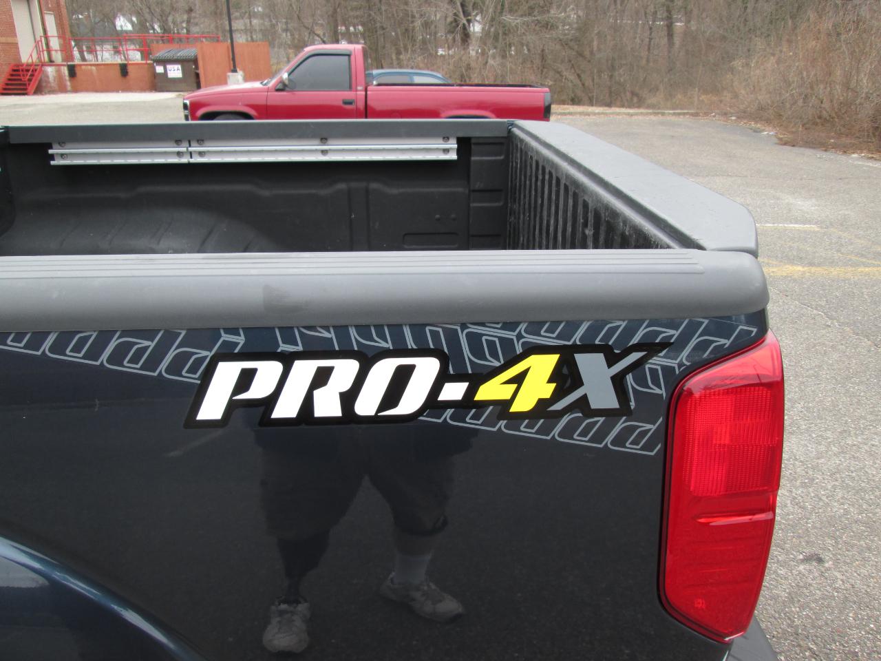 Nissan Frontier PRO-4X Crew Cab 5AT 4WD 2015