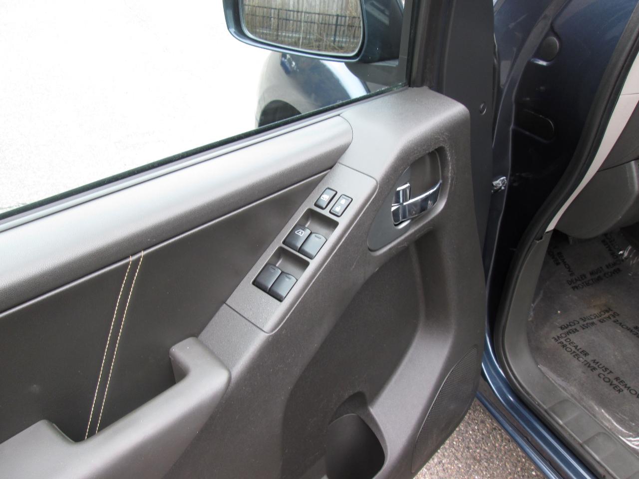 Nissan Frontier PRO-4X Crew Cab 5AT 4WD 2015