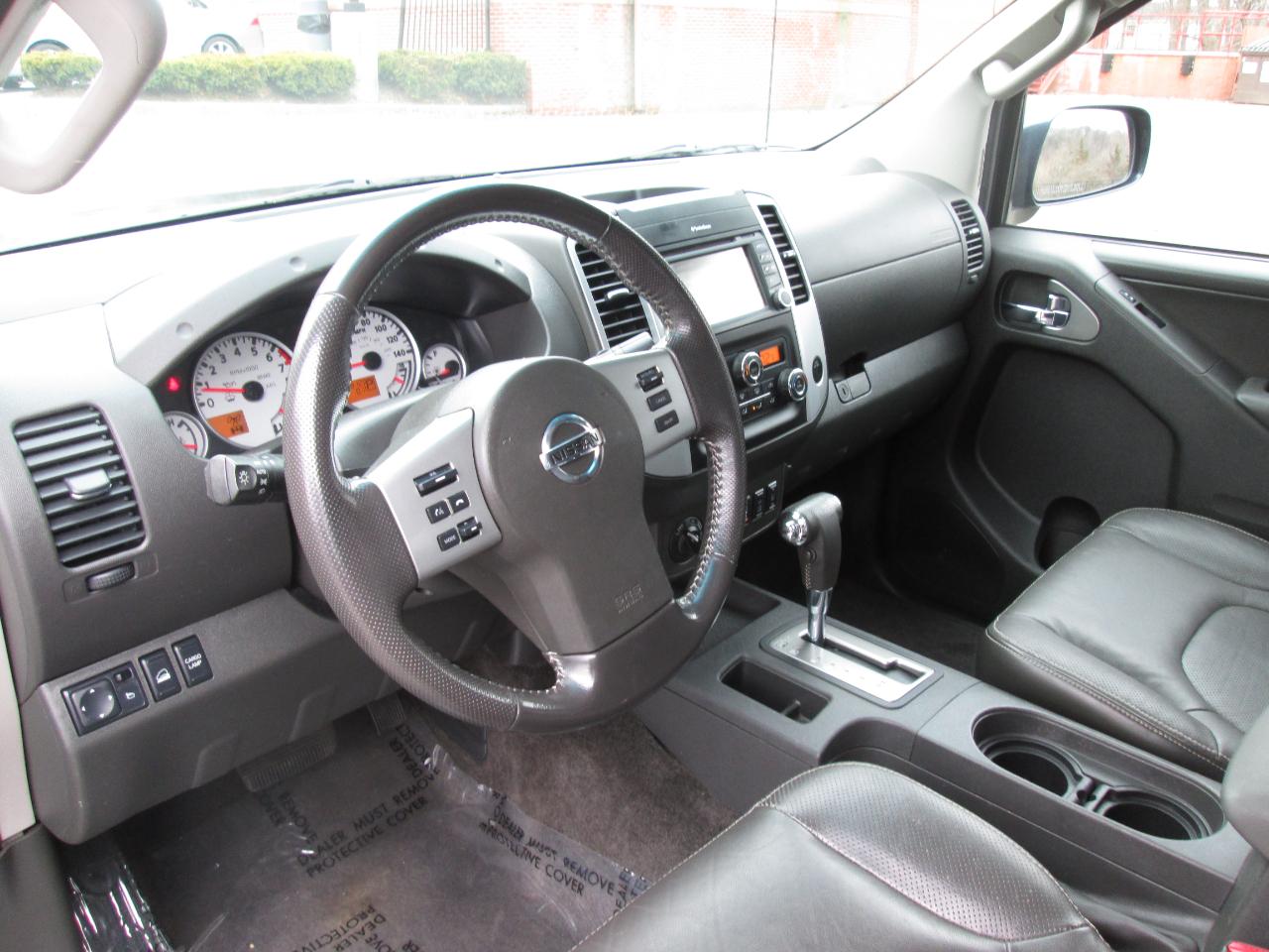 Nissan Frontier PRO-4X Crew Cab 5AT 4WD 2015