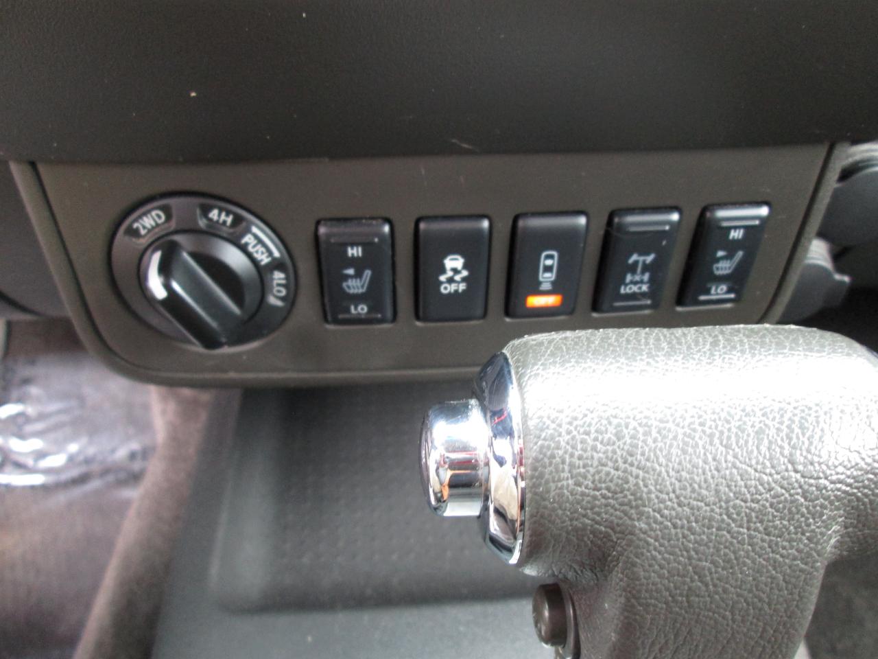 Nissan Frontier PRO-4X Crew Cab 5AT 4WD 2015