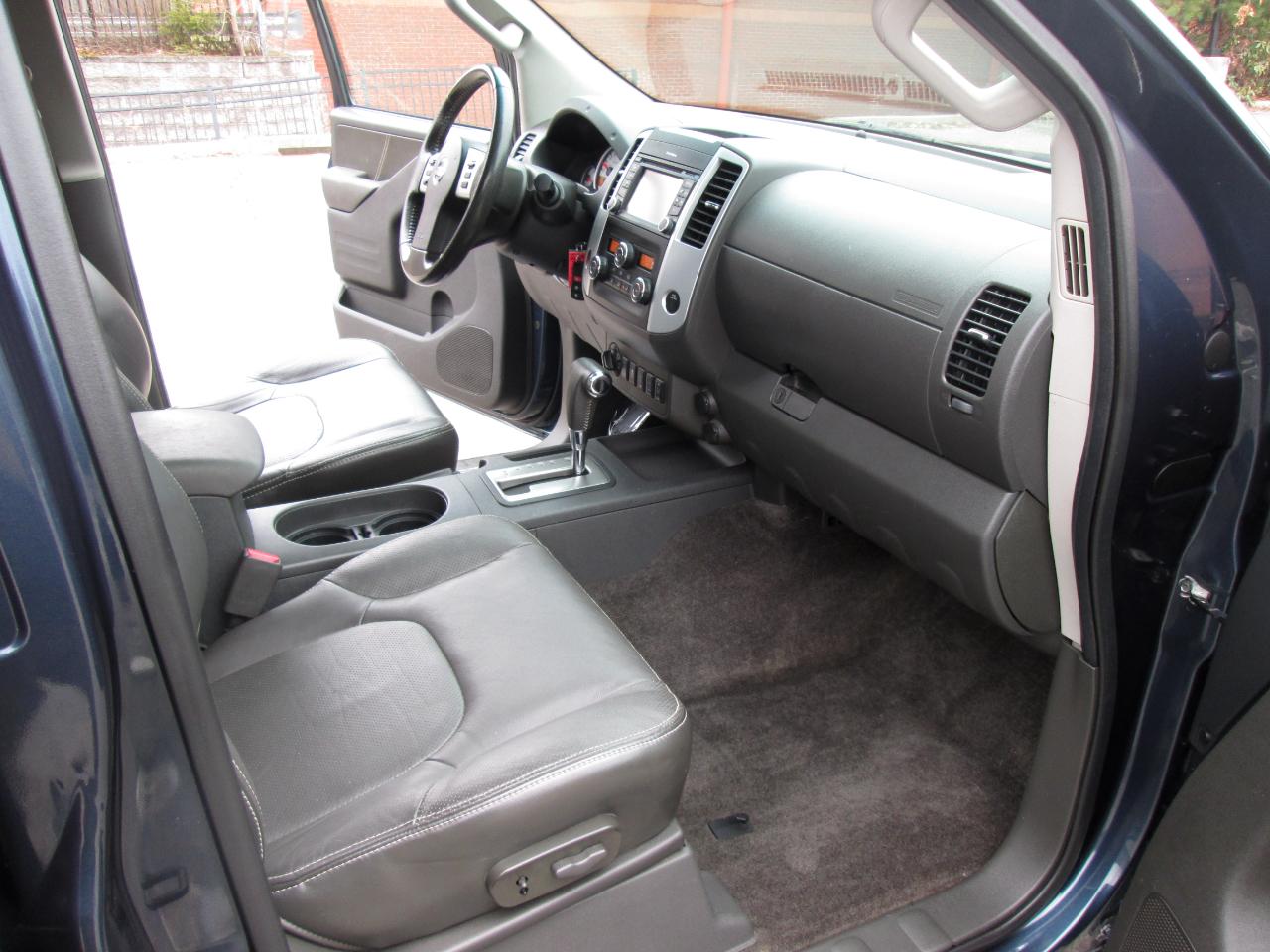 Nissan Frontier PRO-4X Crew Cab 5AT 4WD 2015