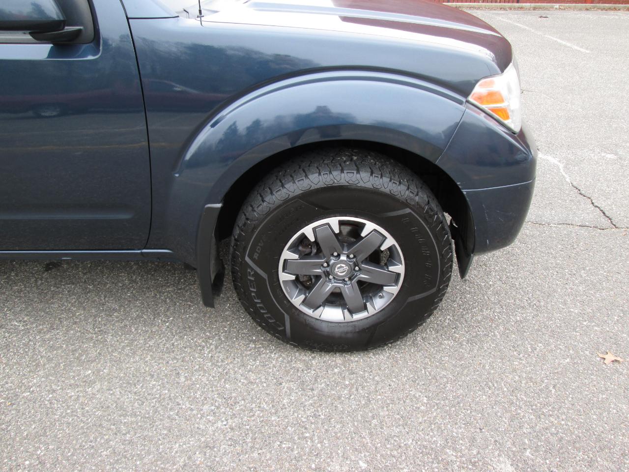 Nissan Frontier PRO-4X Crew Cab 5AT 4WD 2015