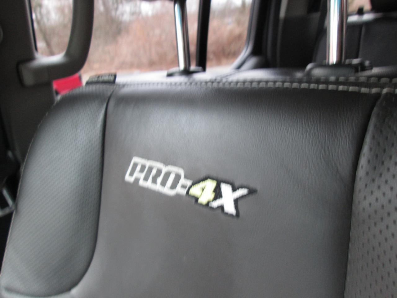 Nissan Frontier PRO-4X Crew Cab 5AT 4WD 2015