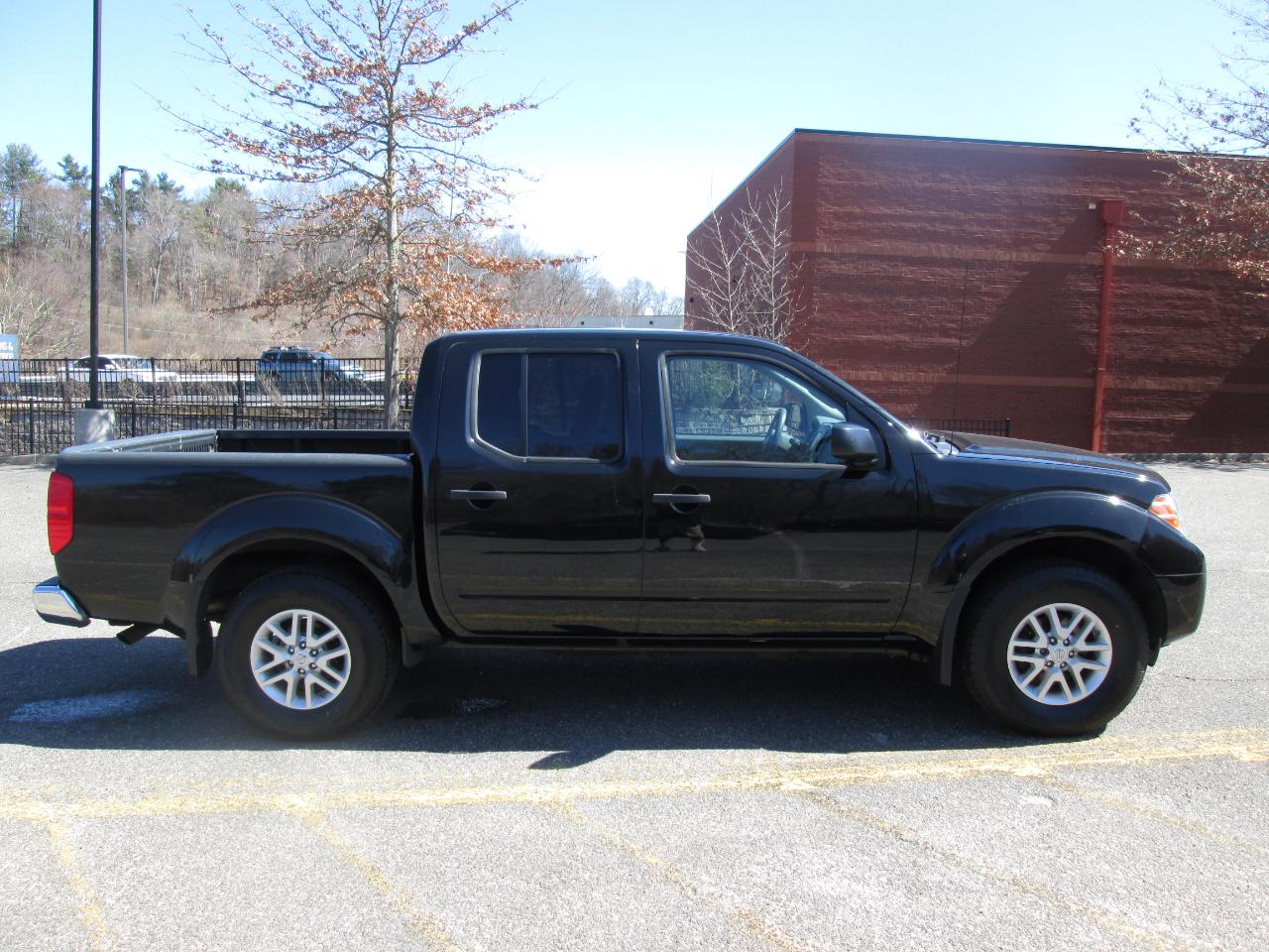 Nissan Frontier SV Crew Cab 5AT 4WD 2019