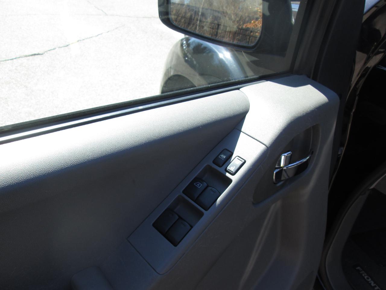 Nissan Frontier SV Crew Cab 5AT 4WD 2019