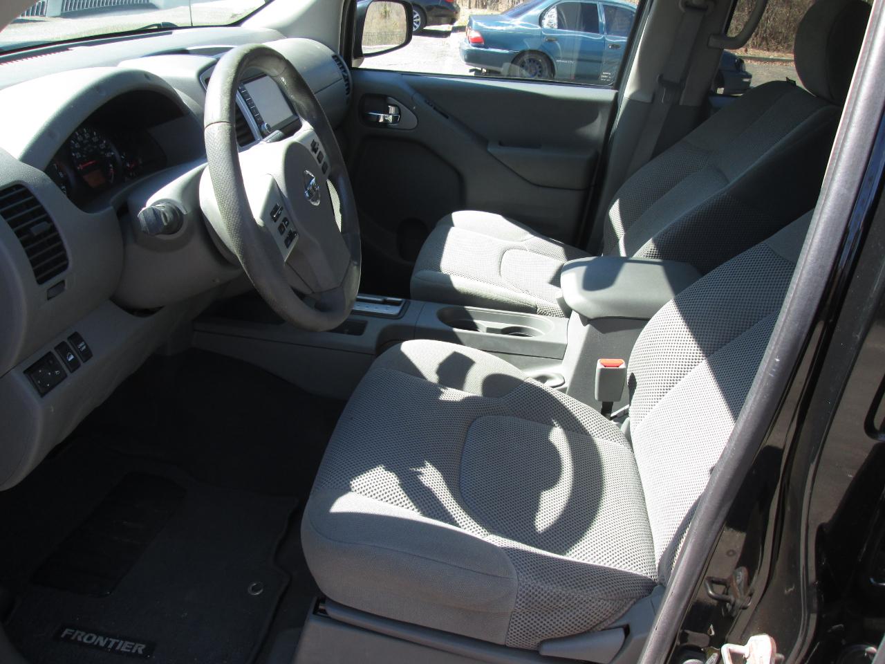 Nissan Frontier SV Crew Cab 5AT 4WD 2019