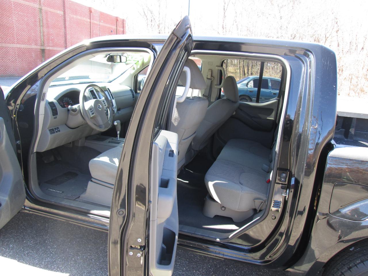 Nissan Frontier SV Crew Cab 5AT 4WD 2019