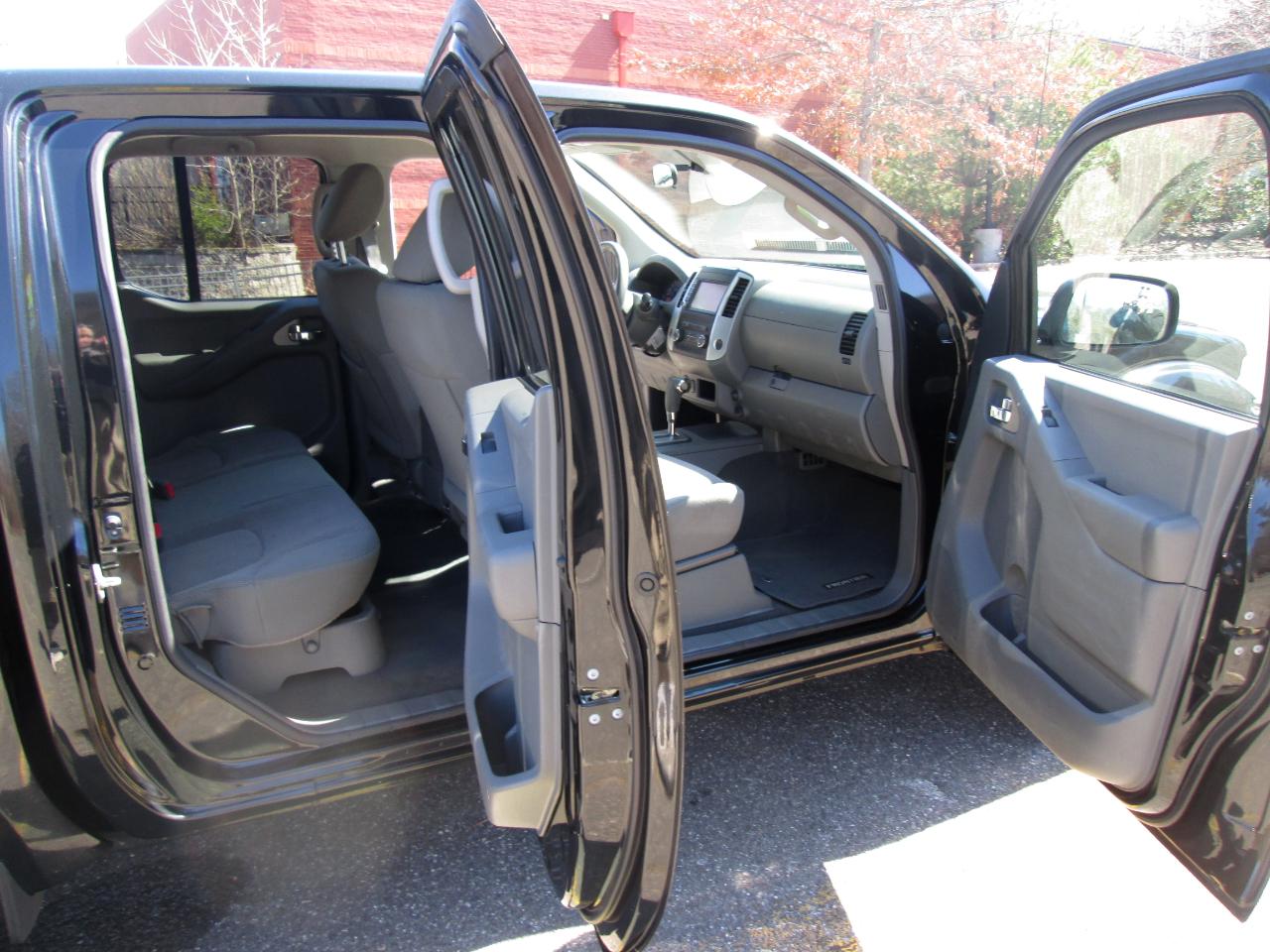 Nissan Frontier SV Crew Cab 5AT 4WD 2019