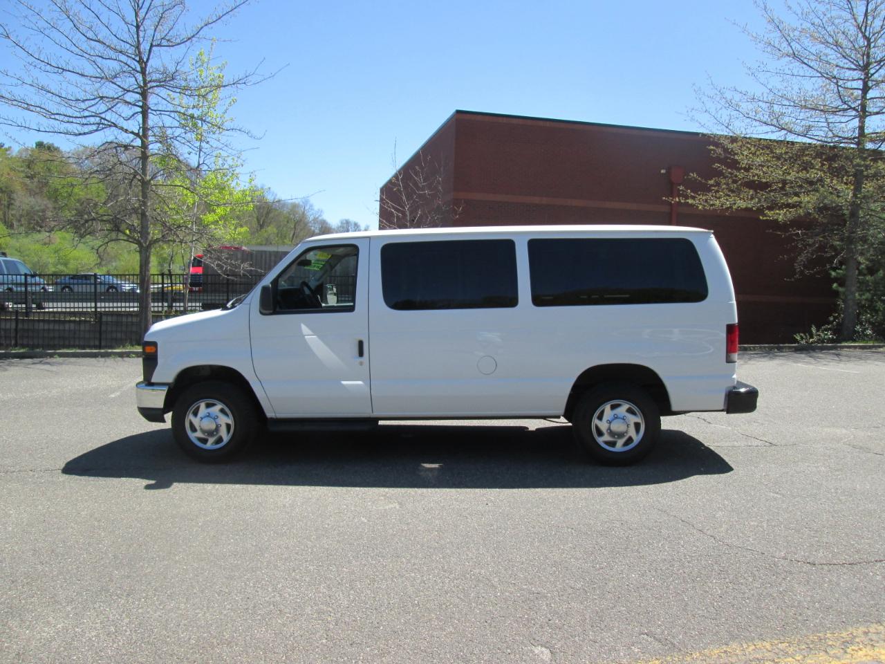 Ford Econoline E-350 XL Super Duty 2010