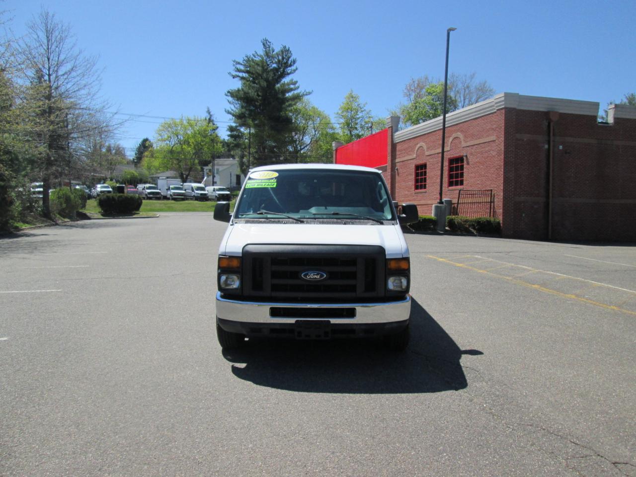 Ford Econoline E-350 XL Super Duty 2010