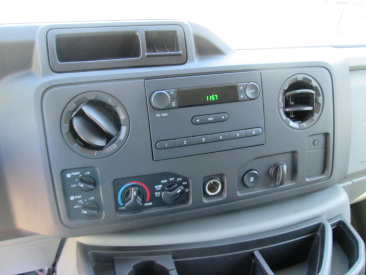 Ford Econoline E-350 XL Super Duty 2010