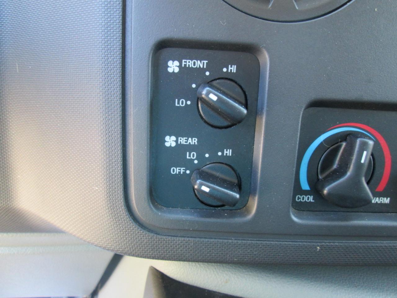 Ford Econoline E-350 XL Super Duty 2010