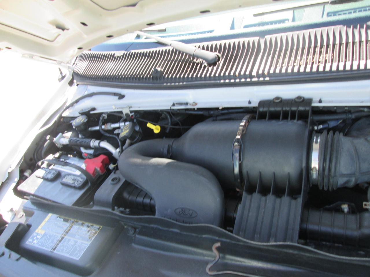 Ford Econoline E-350 XL Super Duty 2010