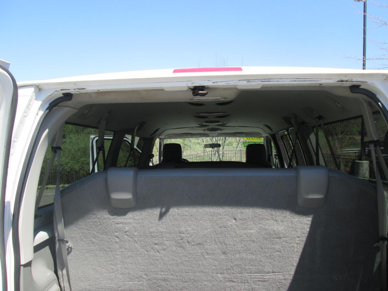 Ford Econoline E-350 XL Super Duty 2010