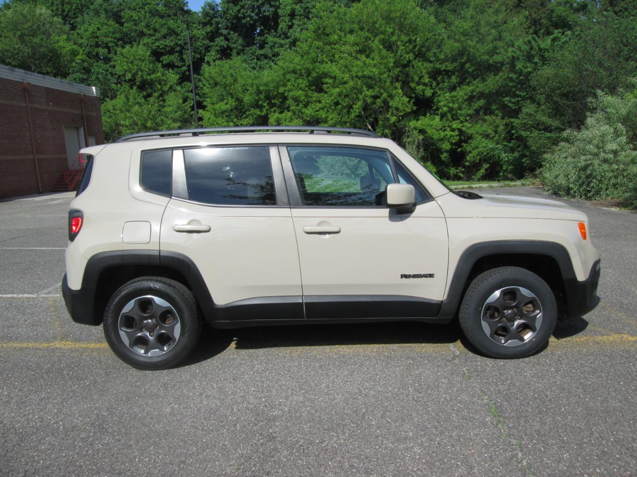 Jeep Renegade Latitude 4D SUV FWD 2015
