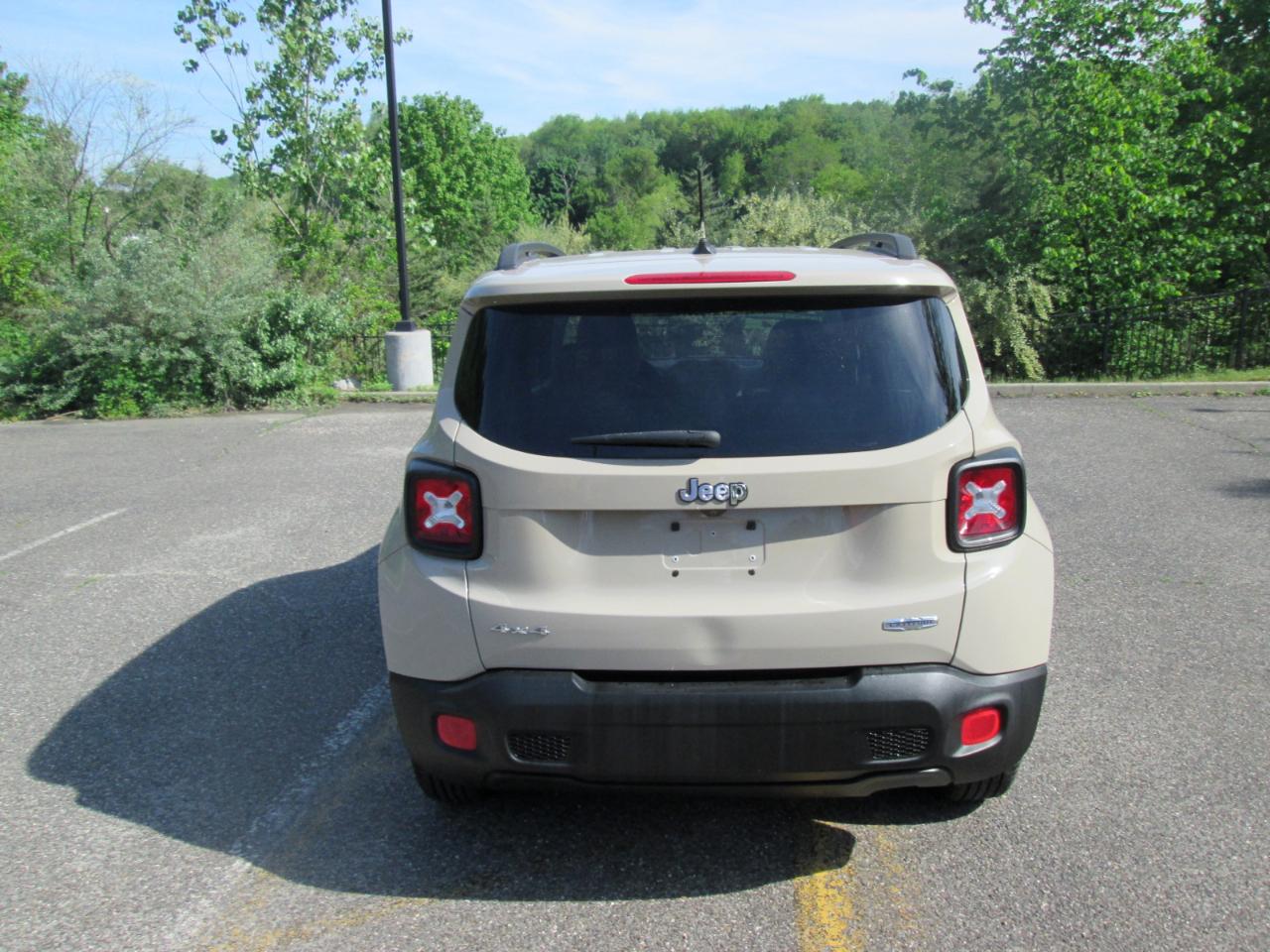Jeep Renegade Latitude 4D SUV FWD 2015
