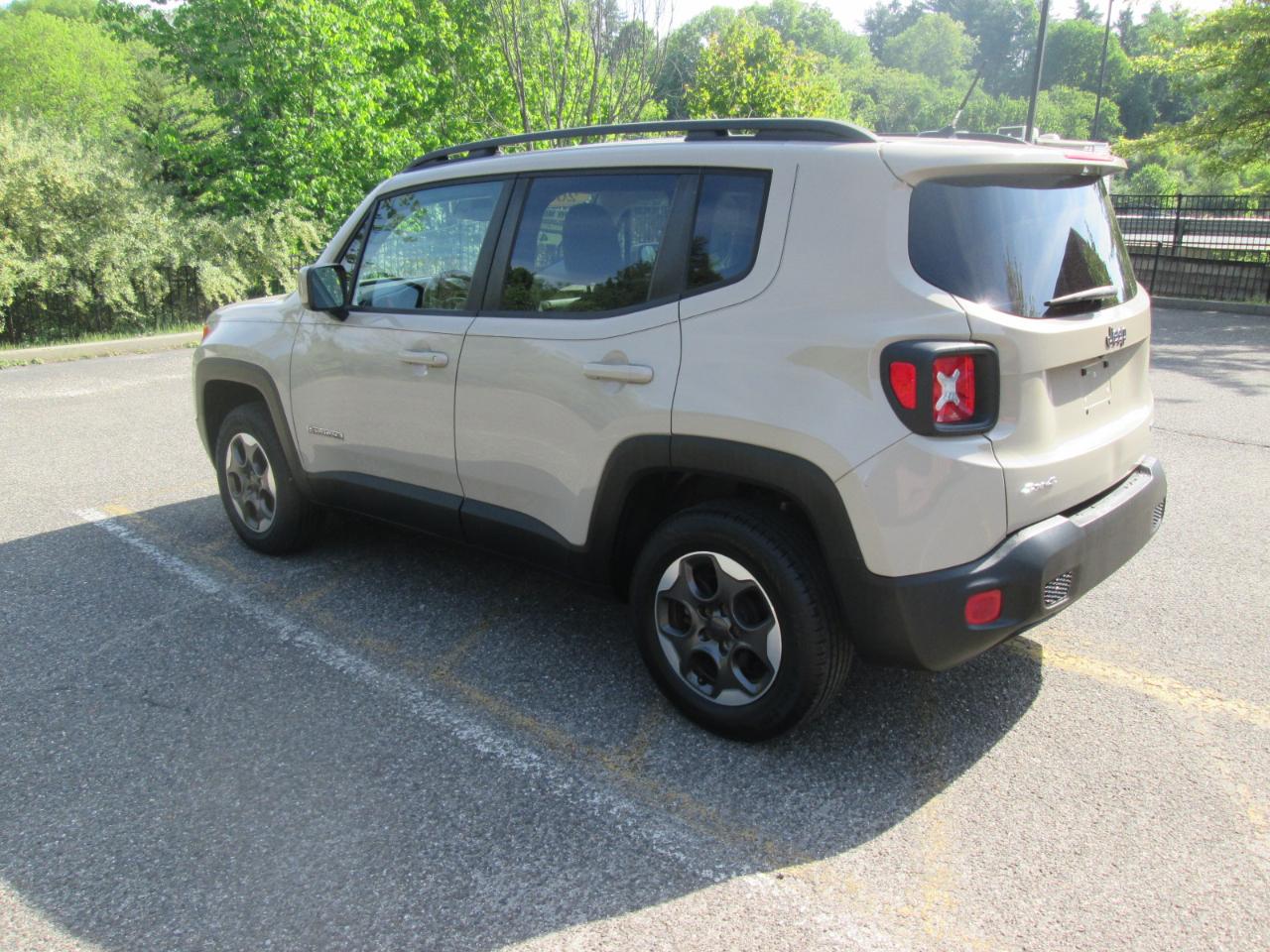 Jeep Renegade Latitude 4D SUV FWD 2015