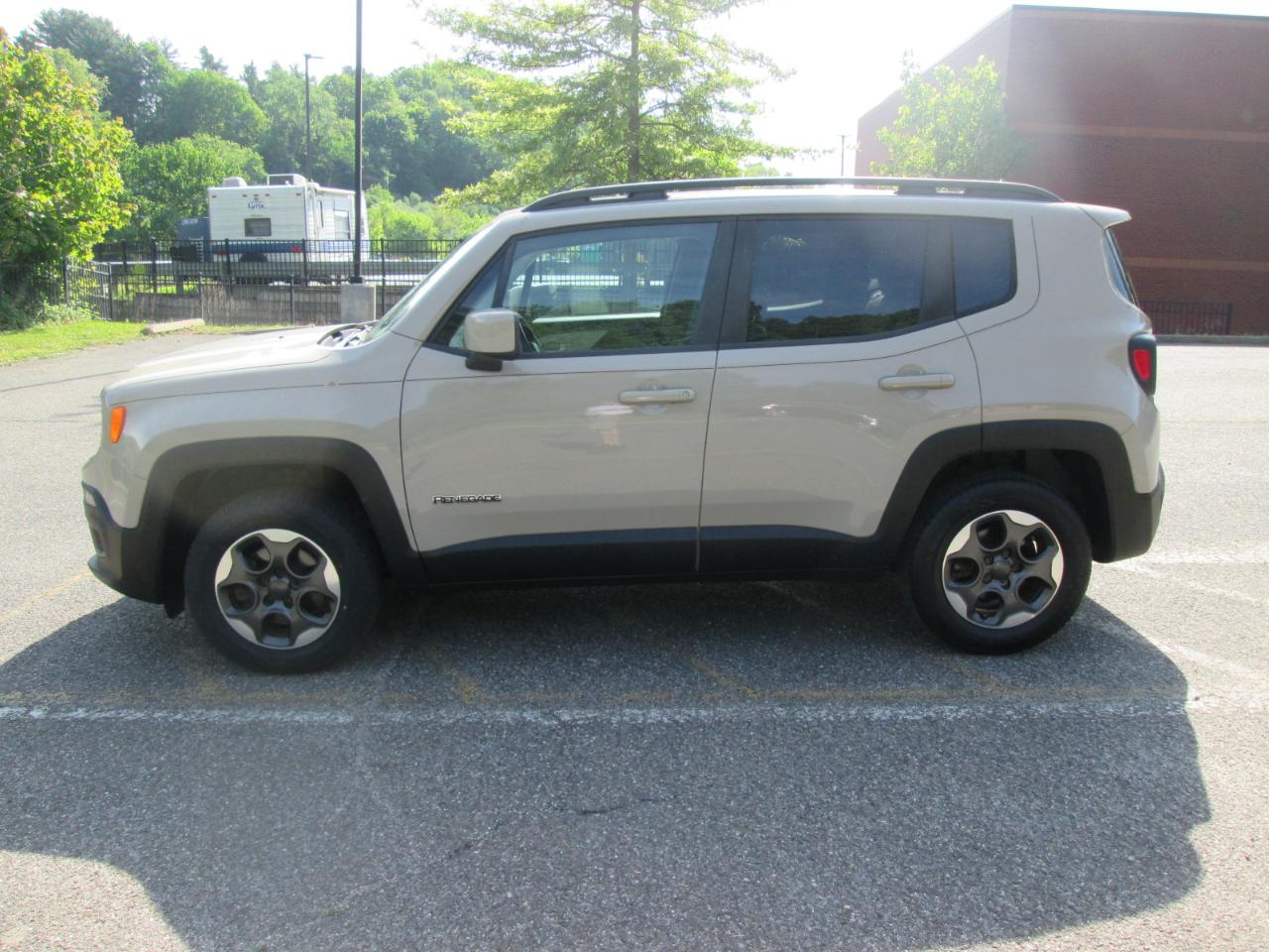 Jeep Renegade Latitude 4D SUV FWD 2015