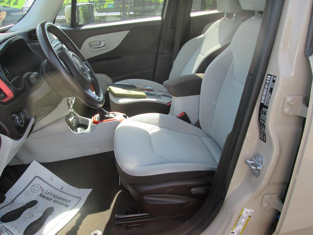 Jeep Renegade Latitude 4D SUV FWD 2015