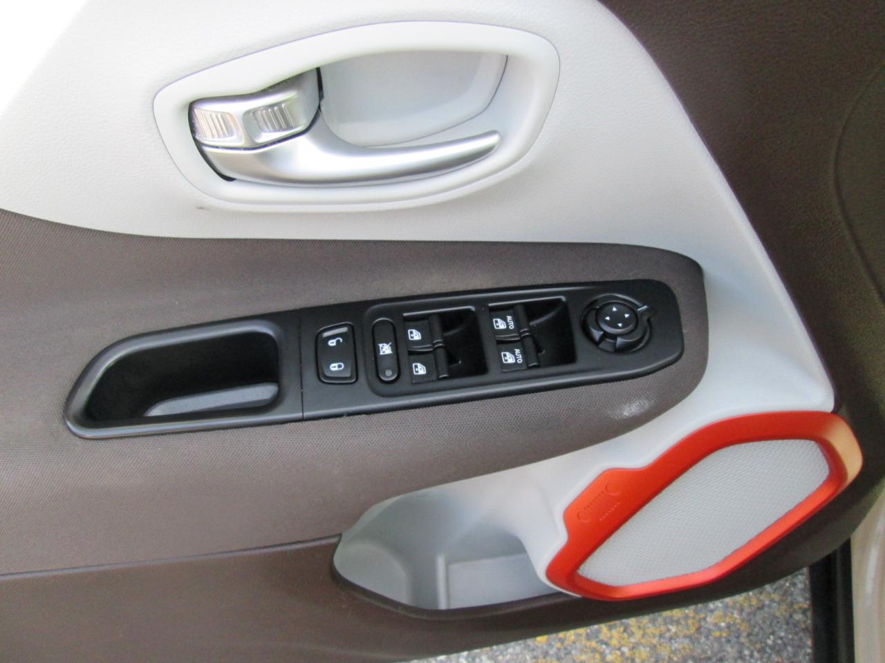 Jeep Renegade Latitude 4D SUV FWD 2015