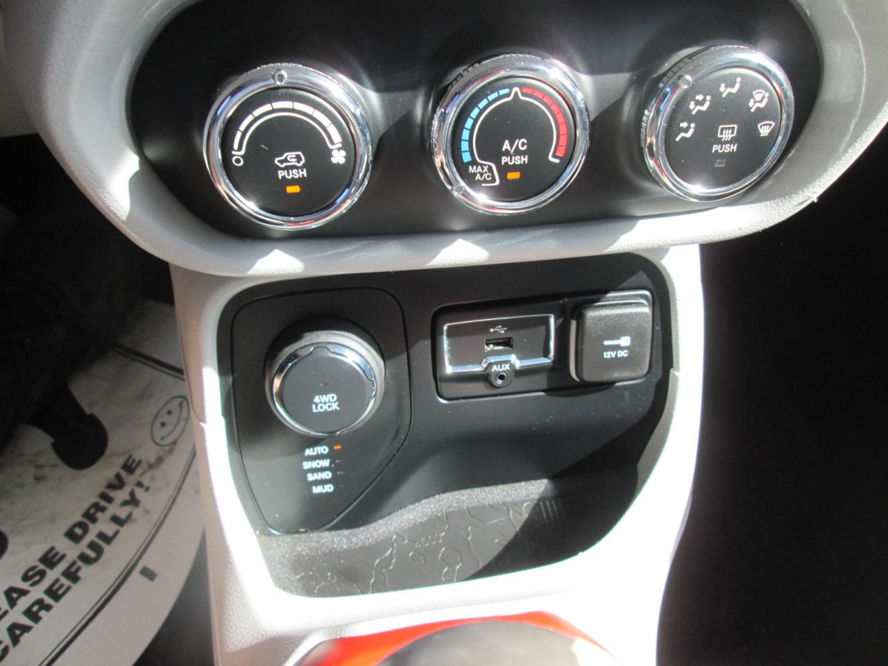 Jeep Renegade Latitude 4D SUV FWD 2015