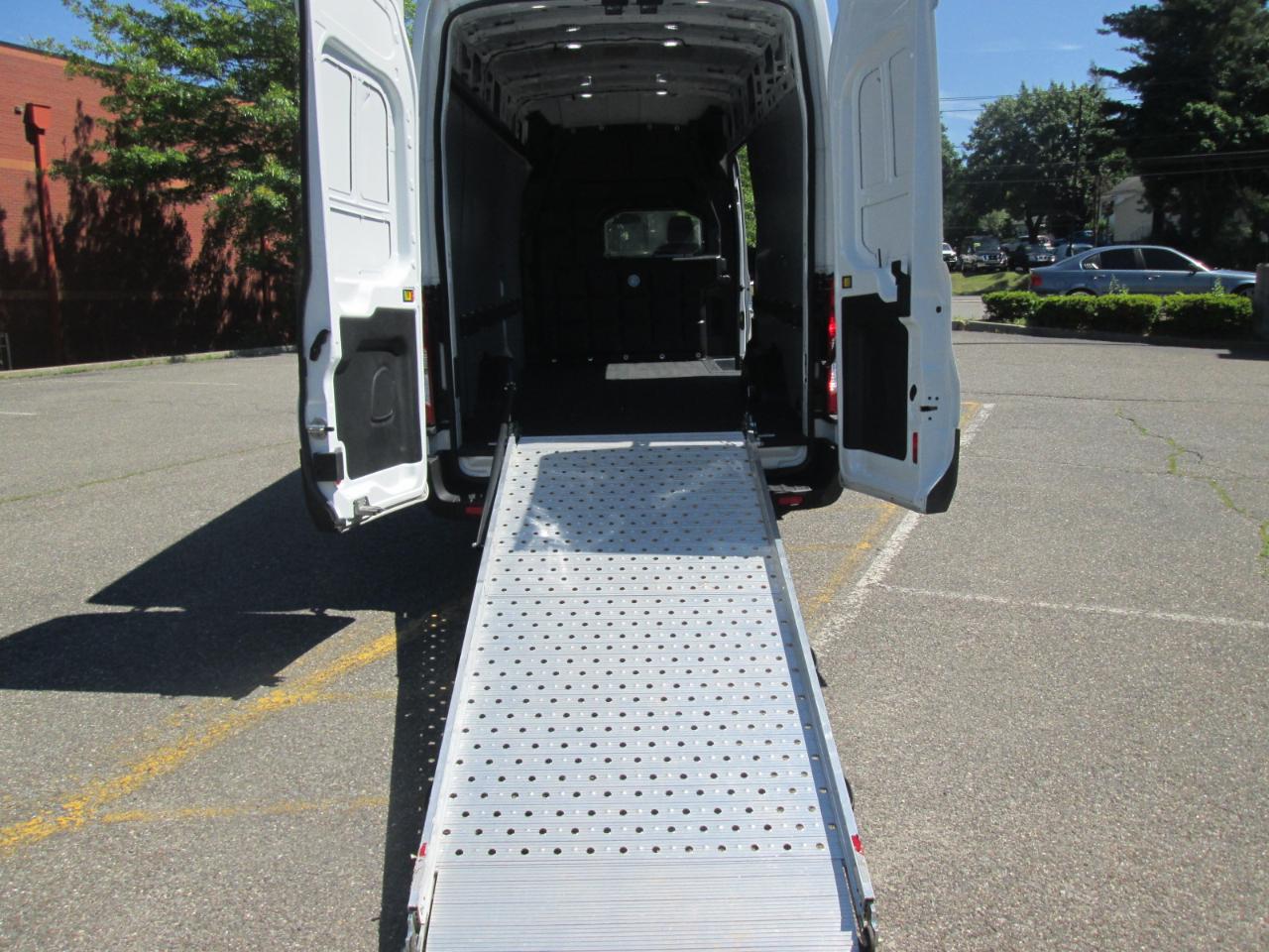Ford Transit 250 Van High Roof w/Sliding Pass. 148-in. WB EL 2019