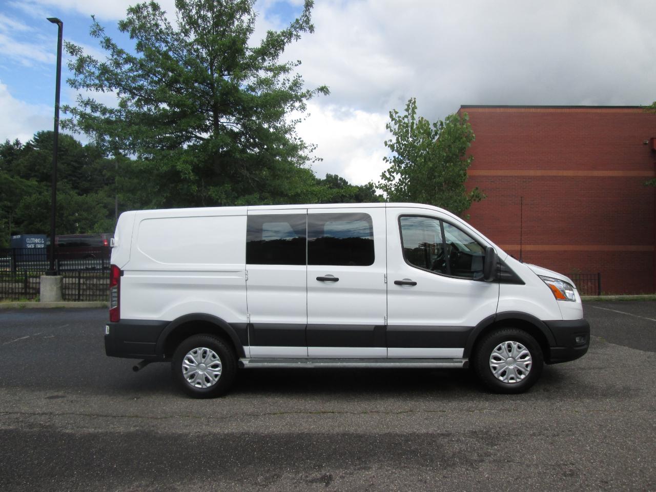 Ford Transit 250 Van Low Roof w/Sliding Pass. 130-in. WB 2021