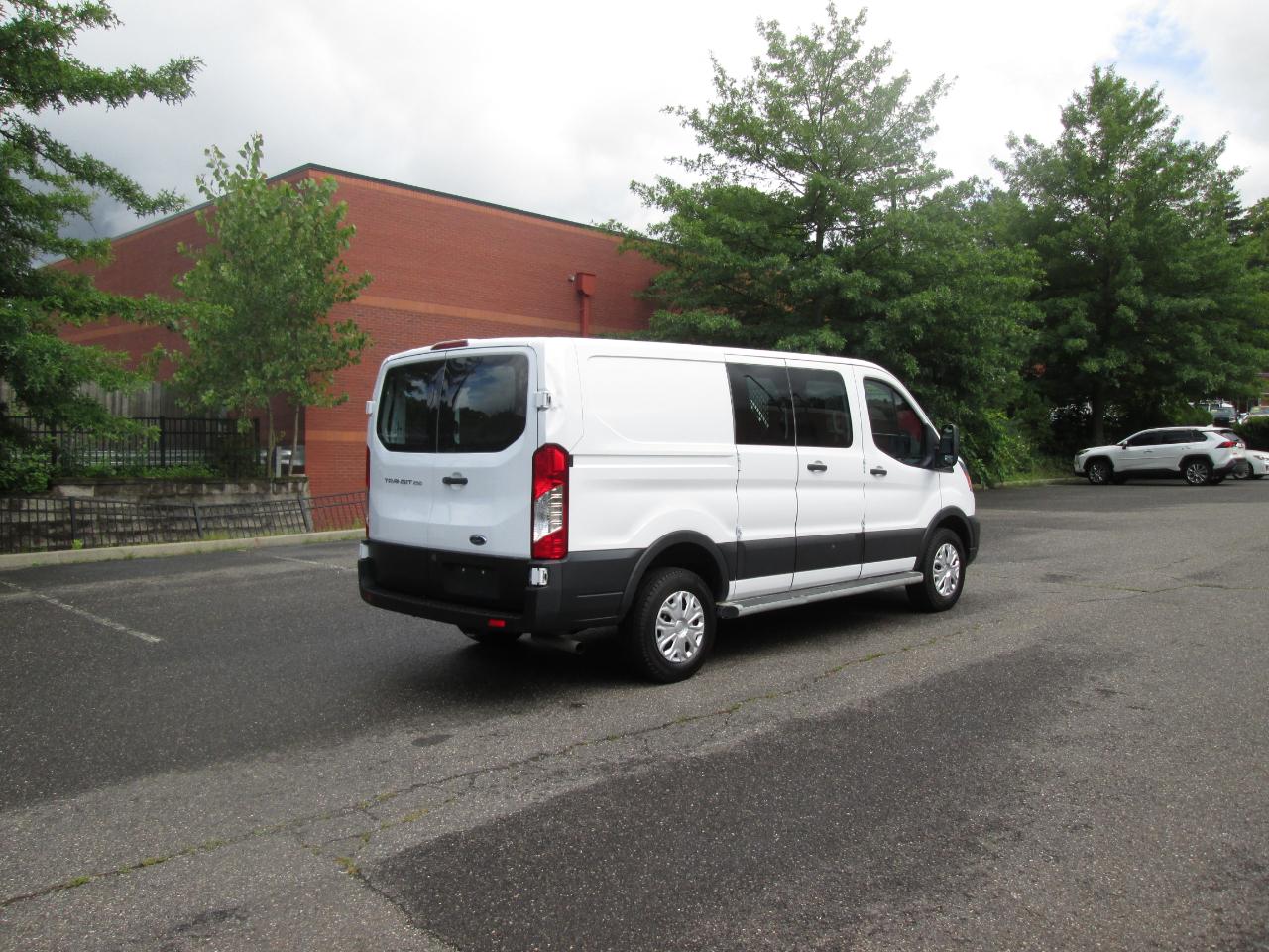 Ford Transit 250 Van Low Roof w/Sliding Pass. 130-in. WB 2021
