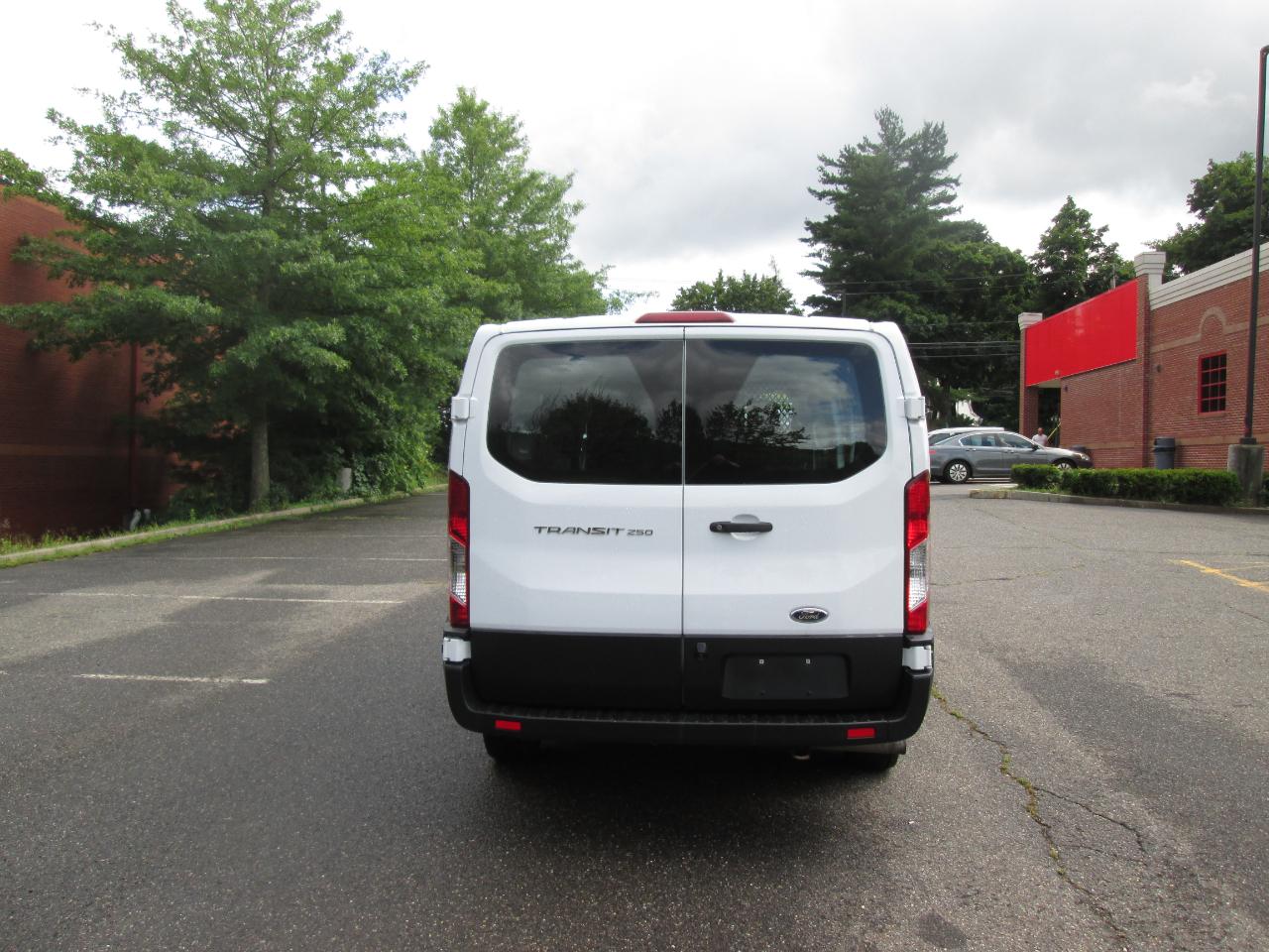 Ford Transit 250 Van Low Roof w/Sliding Pass. 130-in. WB 2021