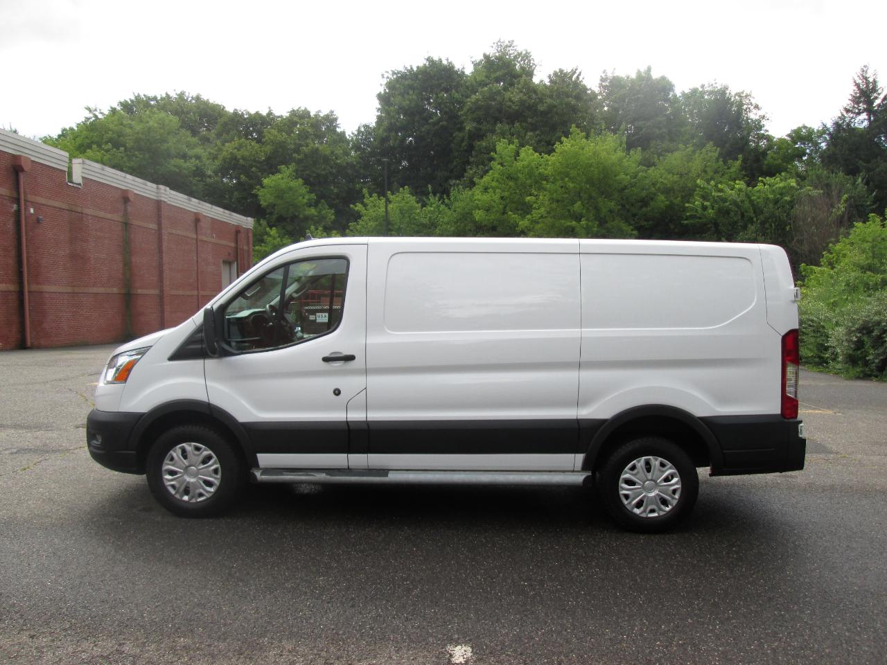 Ford Transit 250 Van Low Roof w/Sliding Pass. 130-in. WB 2021