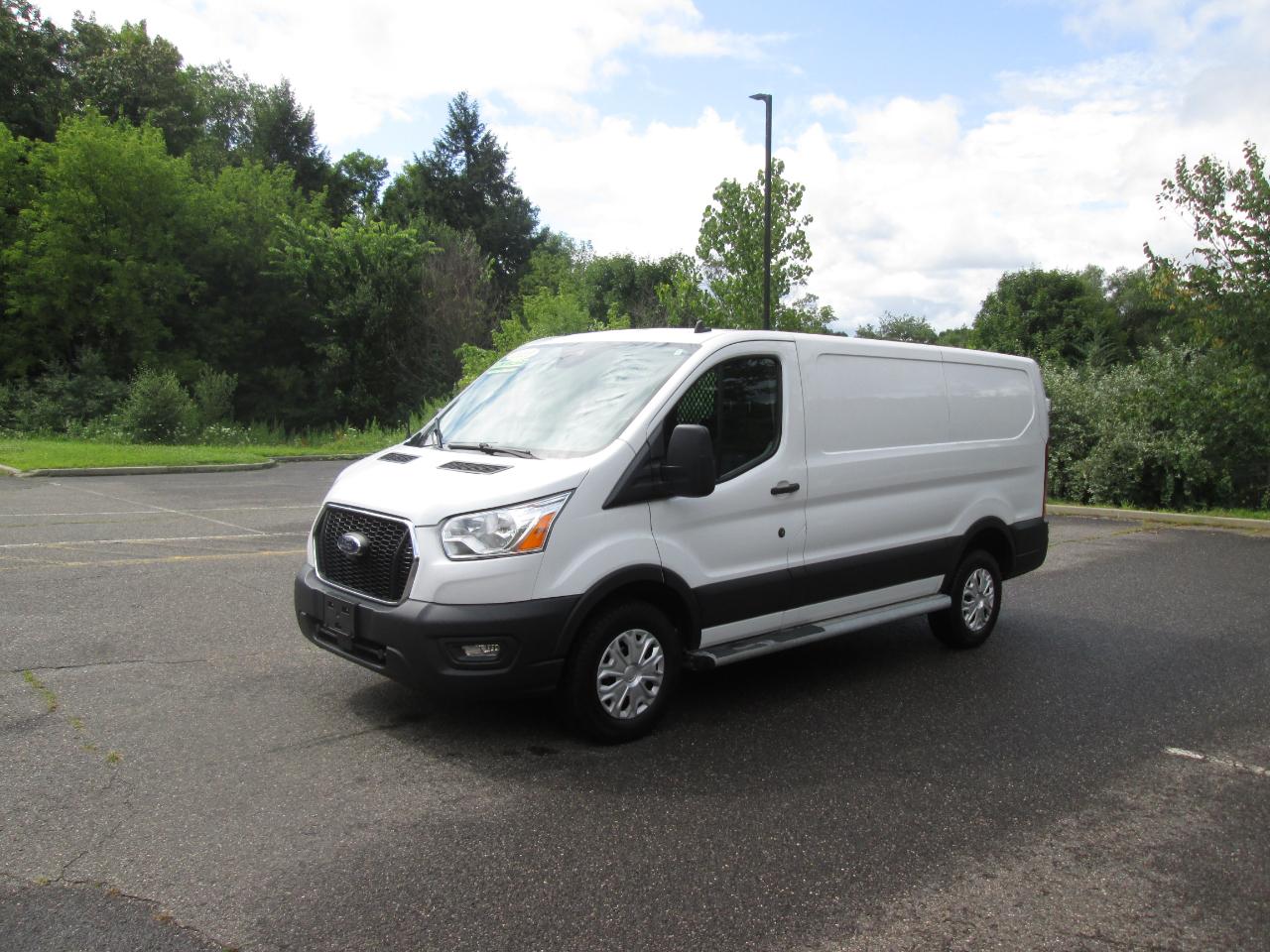 Ford Transit 250 Van Low Roof w/Sliding Pass. 130-in. WB 2021