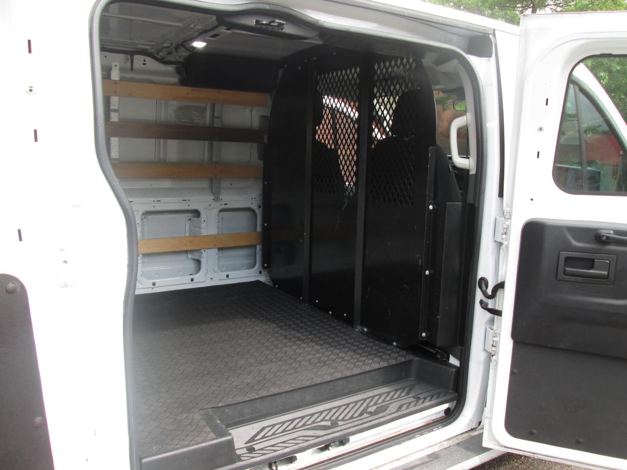 Ford Transit 250 Van Low Roof w/Sliding Pass. 130-in. WB 2021