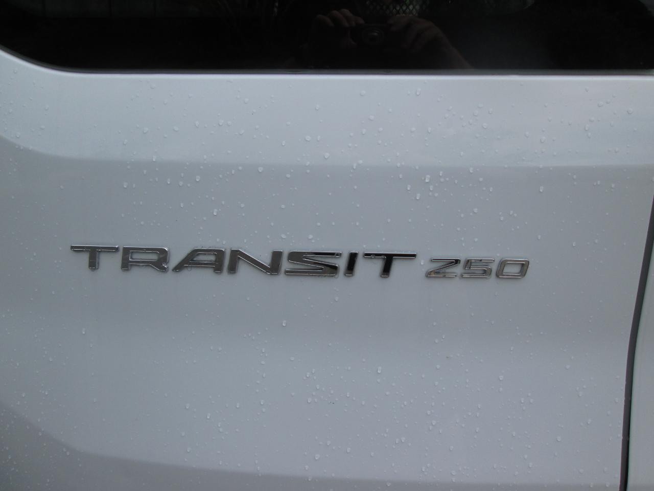 Ford Transit 250 Van Low Roof w/Sliding Pass. 130-in. WB 2021