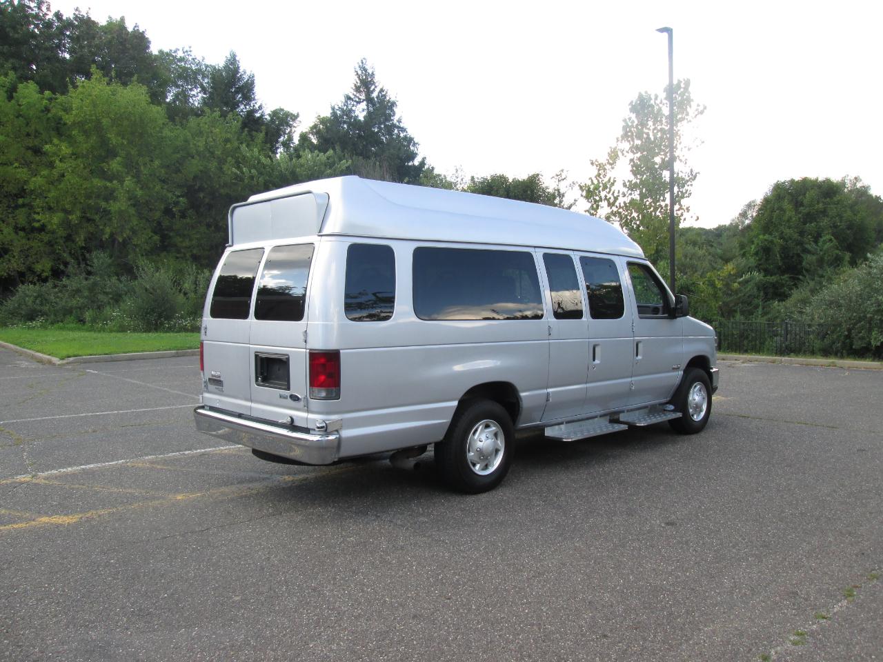Ford Econoline E-350 Super Duty 2014
