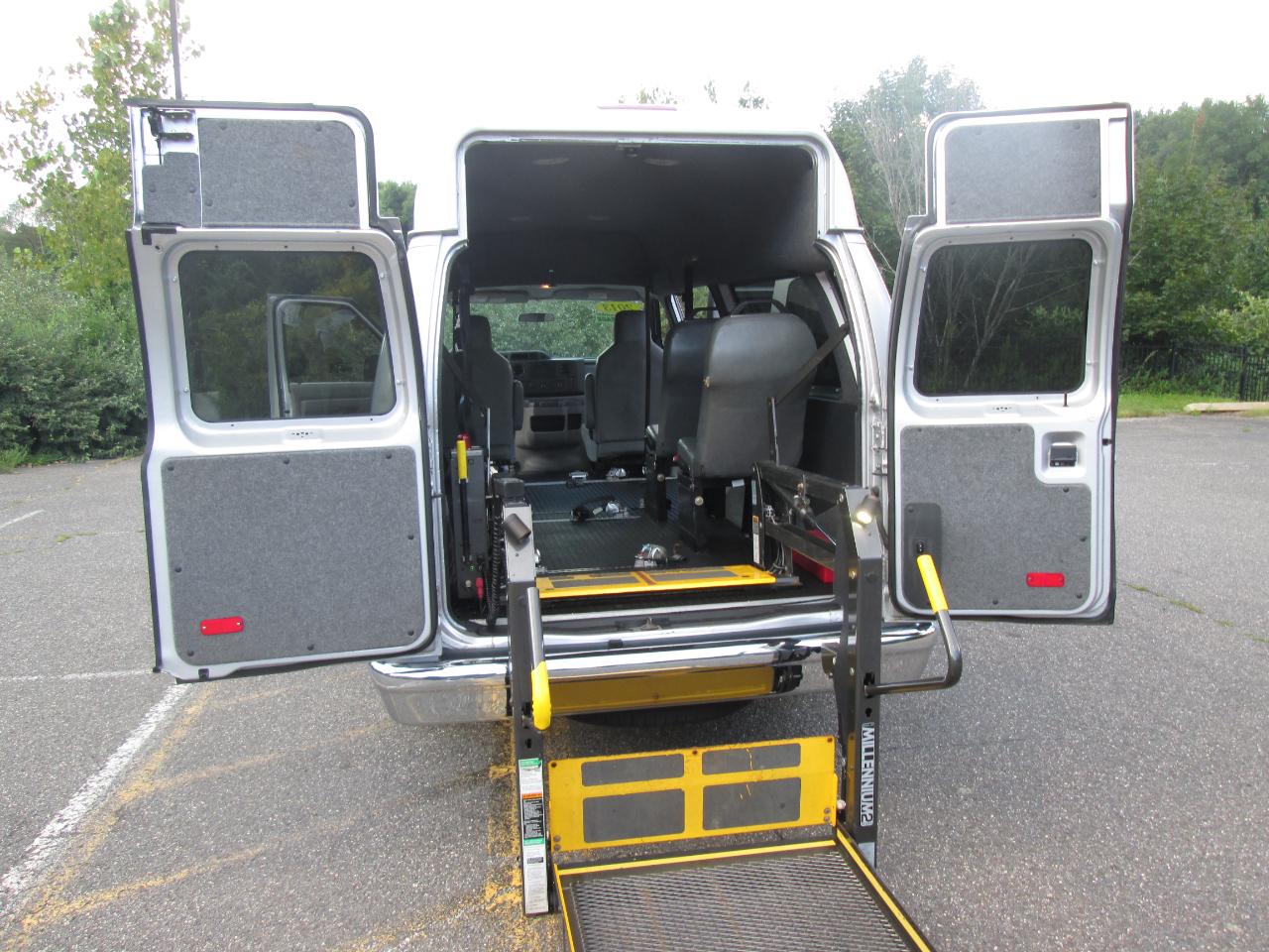 Ford Econoline E-350 Super Duty 2014