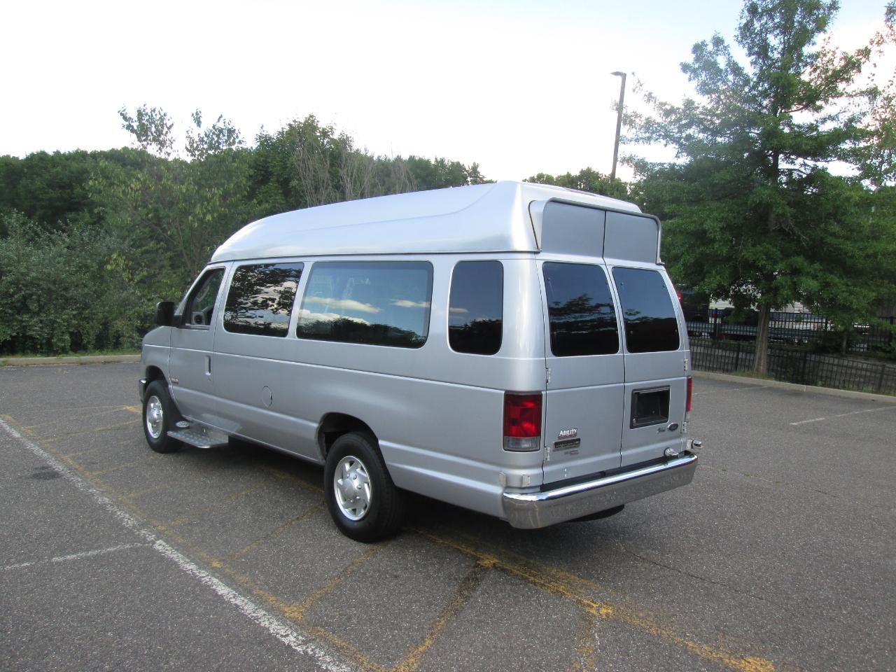 Ford Econoline E-350 Super Duty 2014