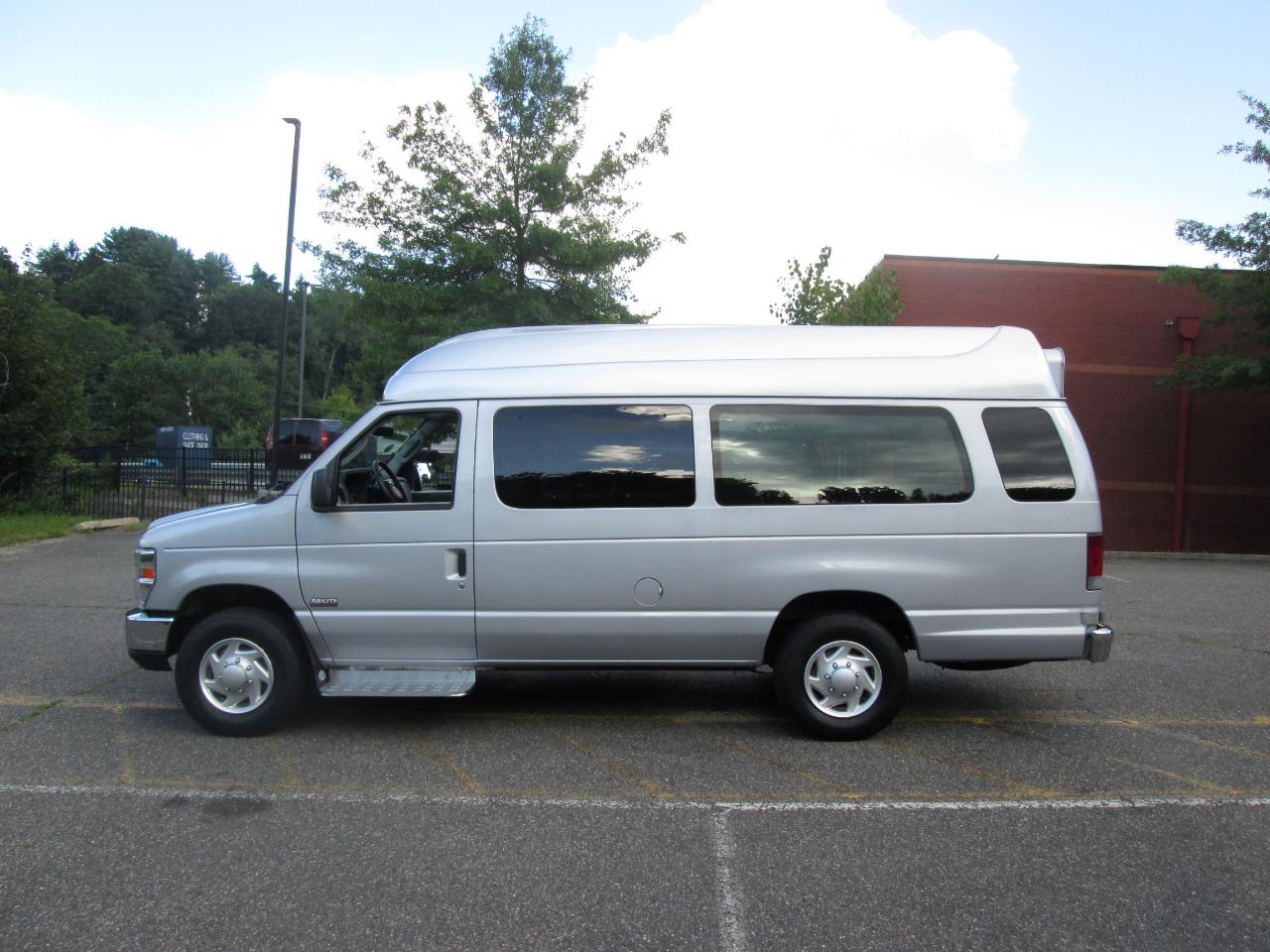 Ford Econoline E-350 Super Duty 2014