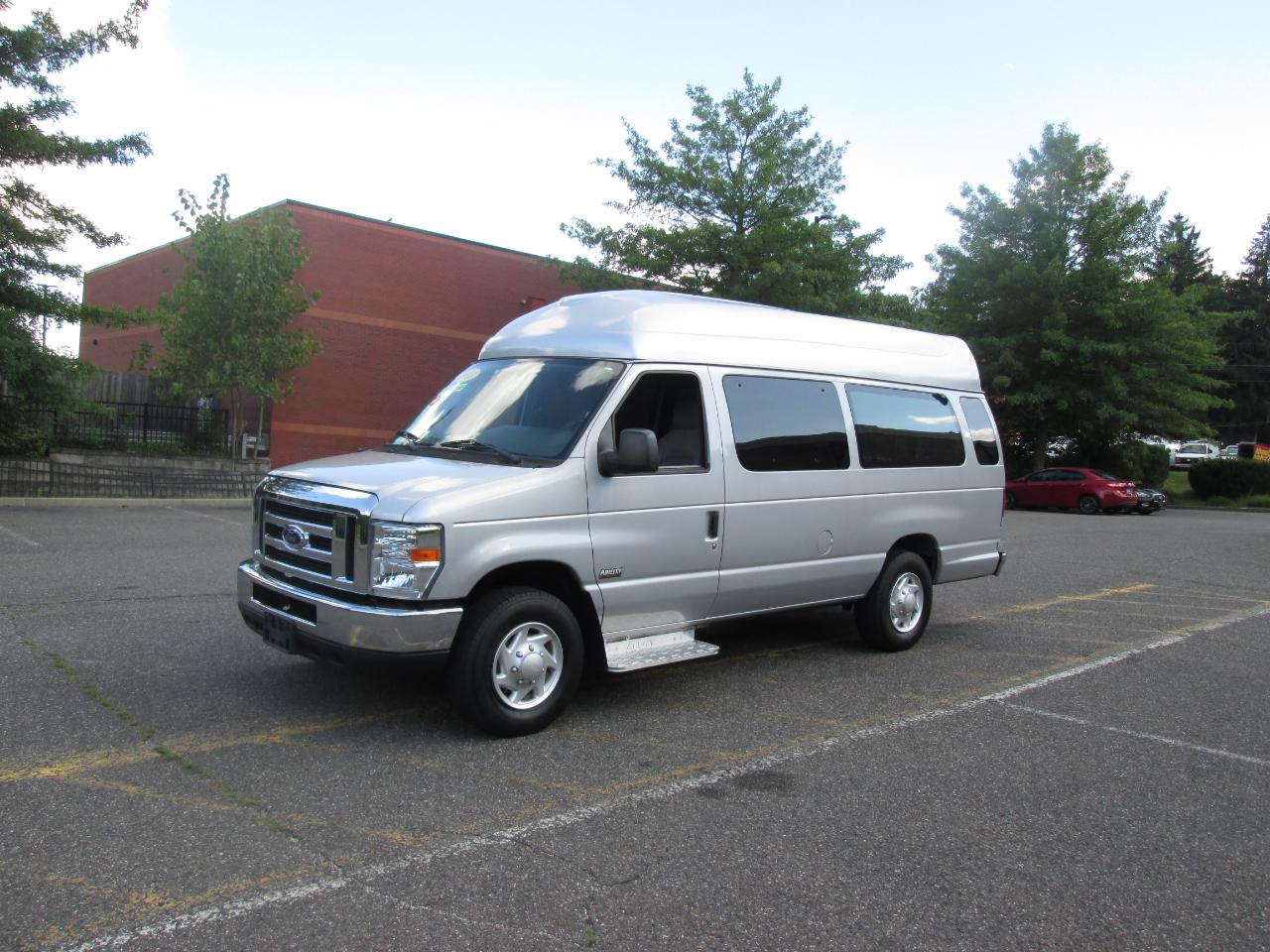 Ford Econoline E-350 Super Duty 2014